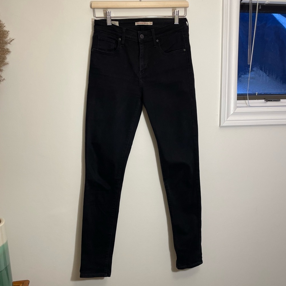Levi’s 721 High Rise Skinny Jeans in black